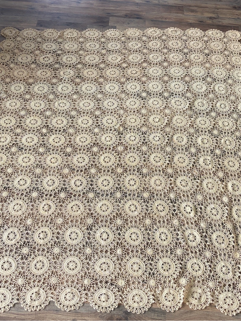 VINTAGE HANDMADE ECRU CROCHET TABLECLOTH